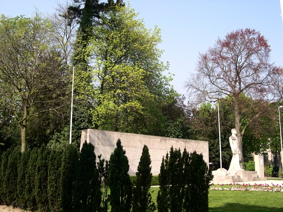  monument place Jean Moulin
